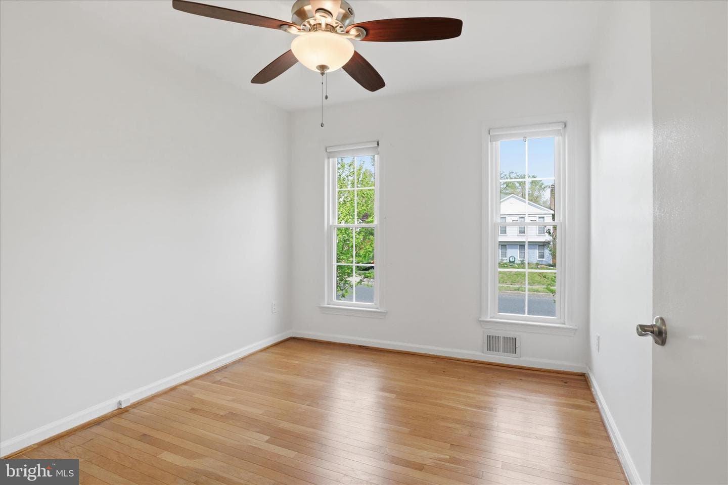 5457 Broadmoor Street photo 26