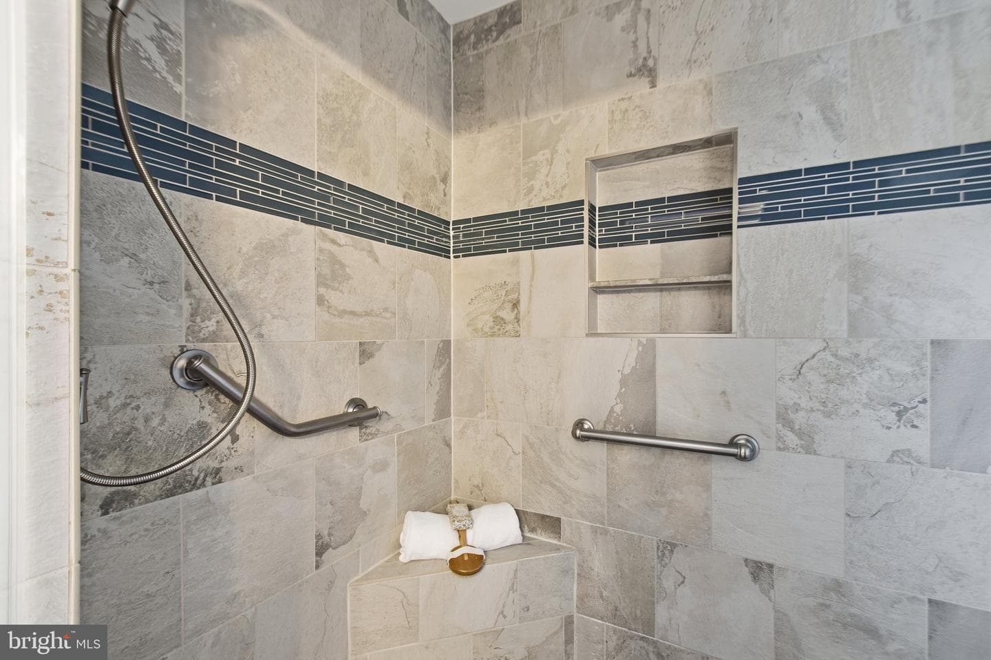 4526 Banff Street photo 33