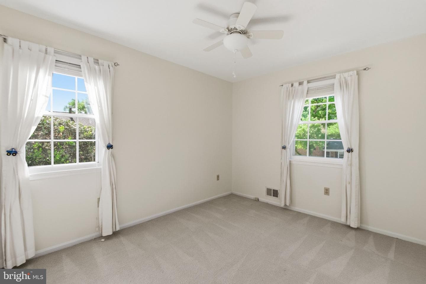 4526 Banff Street photo 36