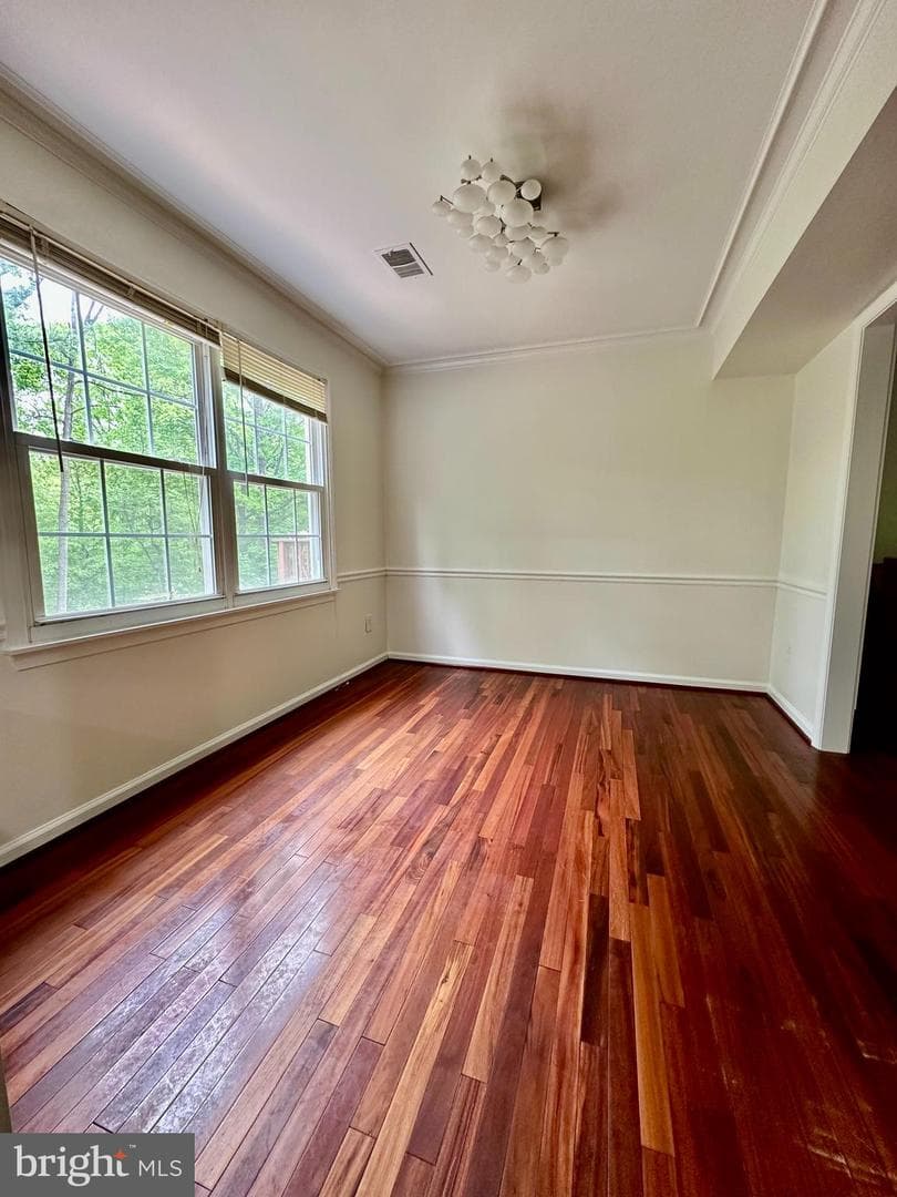 5230 Lonsdale Drive photo 4