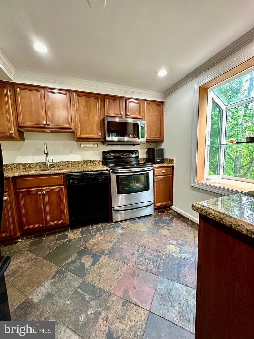 5230 Lonsdale Drive photo 8