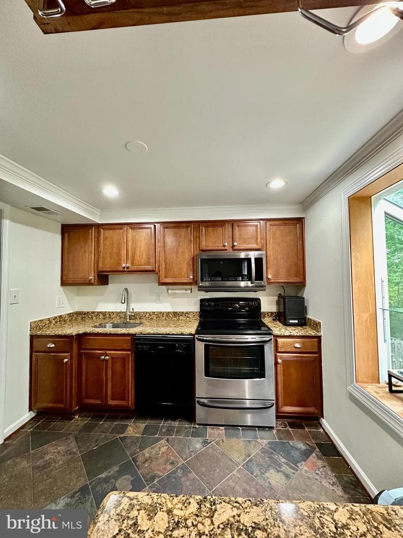 5230 Lonsdale Drive photo 9