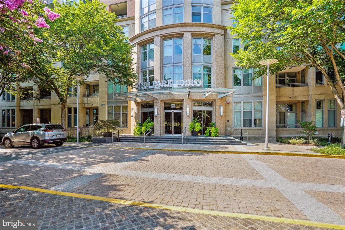 8220 Crestwood Heights Drive #301, Mclean
