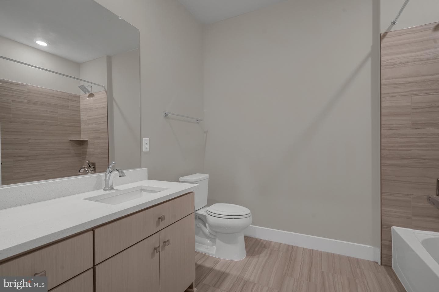 1761 Old Meadow Road #221 photo 19