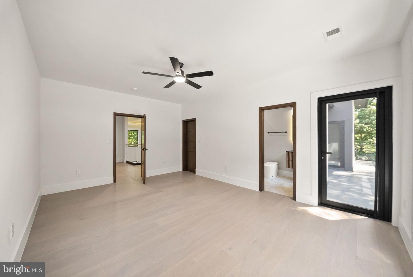 2537 Gallows Road photo 83