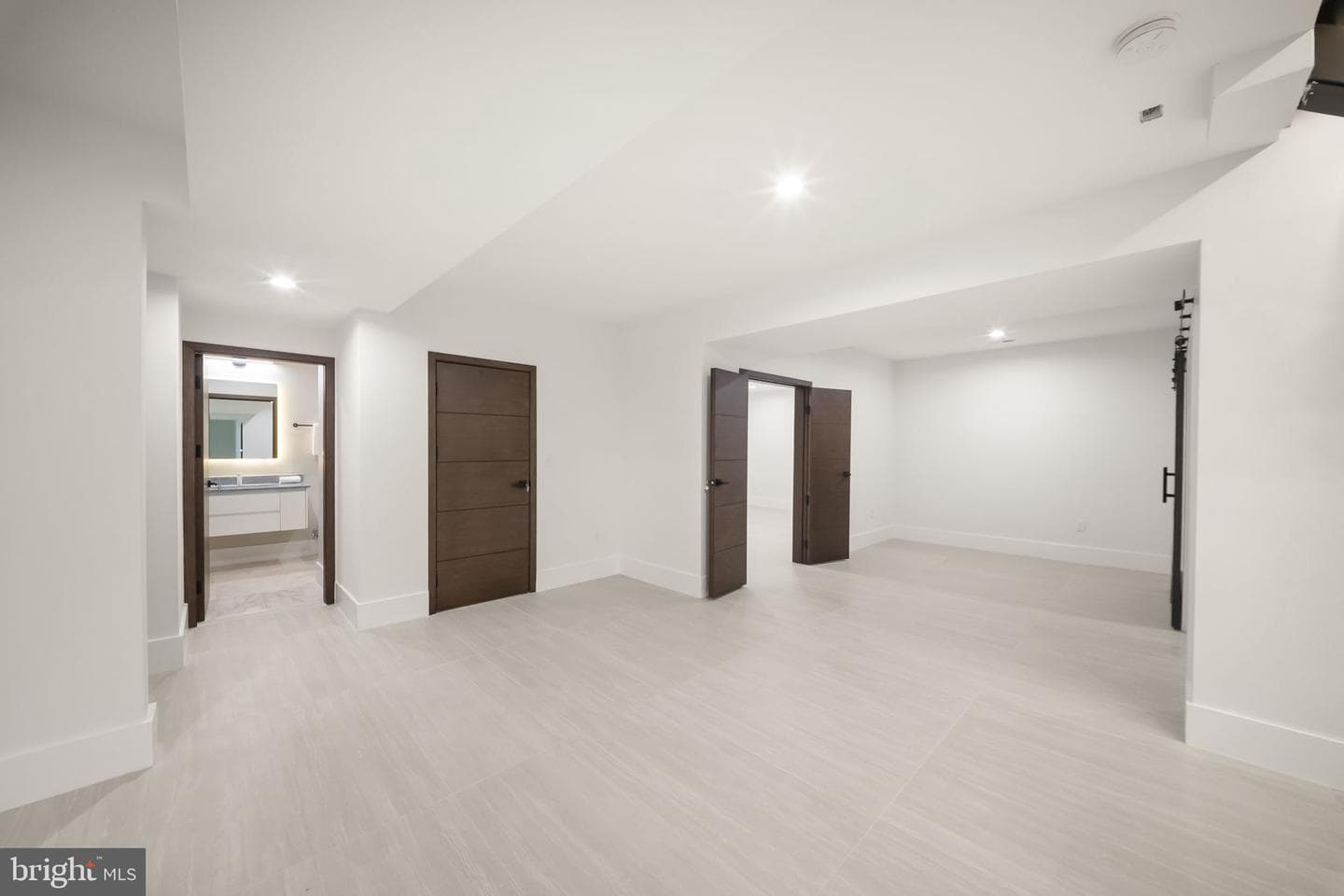 2537 Gallows Road photo 96