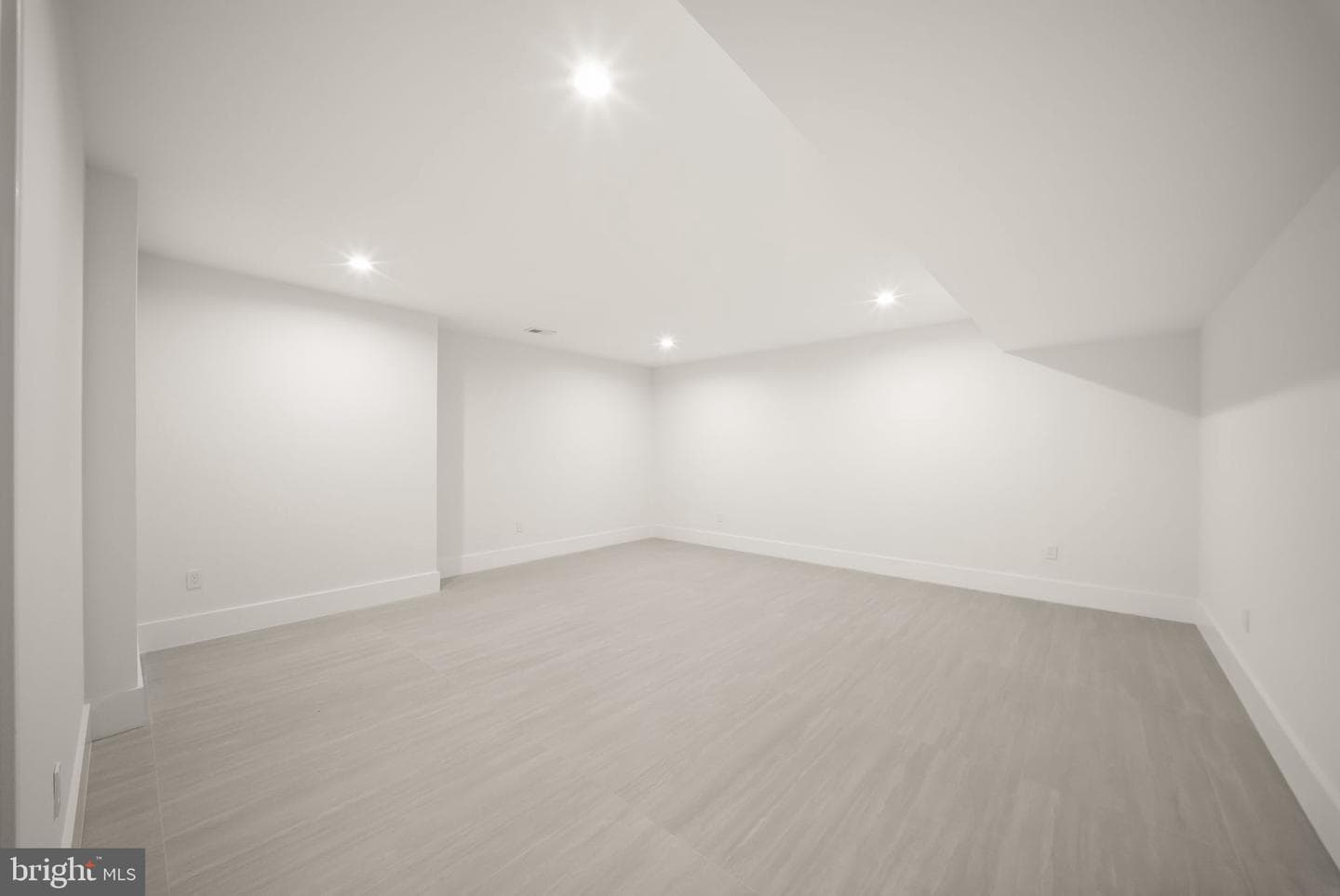 2537 Gallows Road photo 97