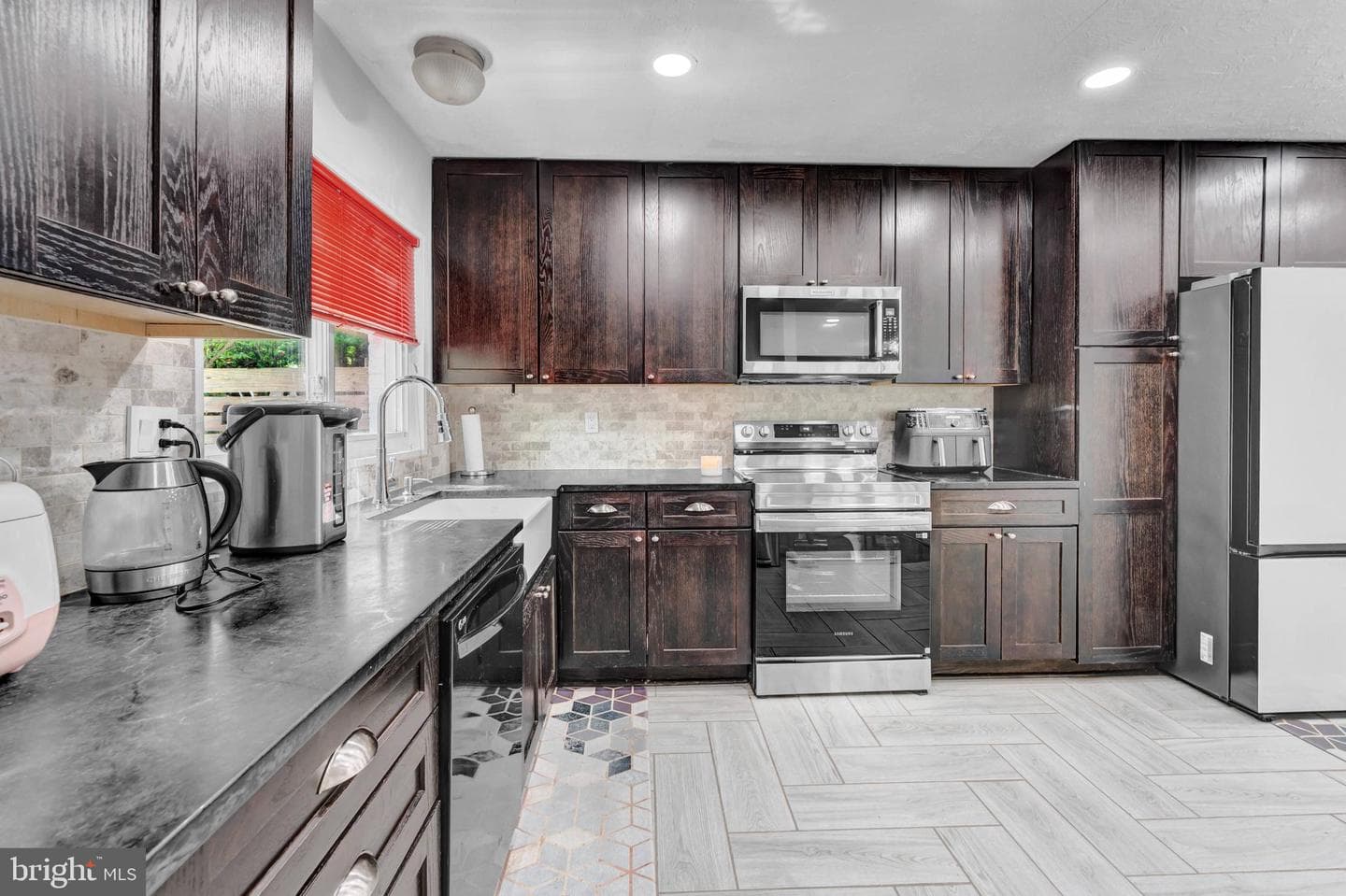 7415 Hastings Street photo 10