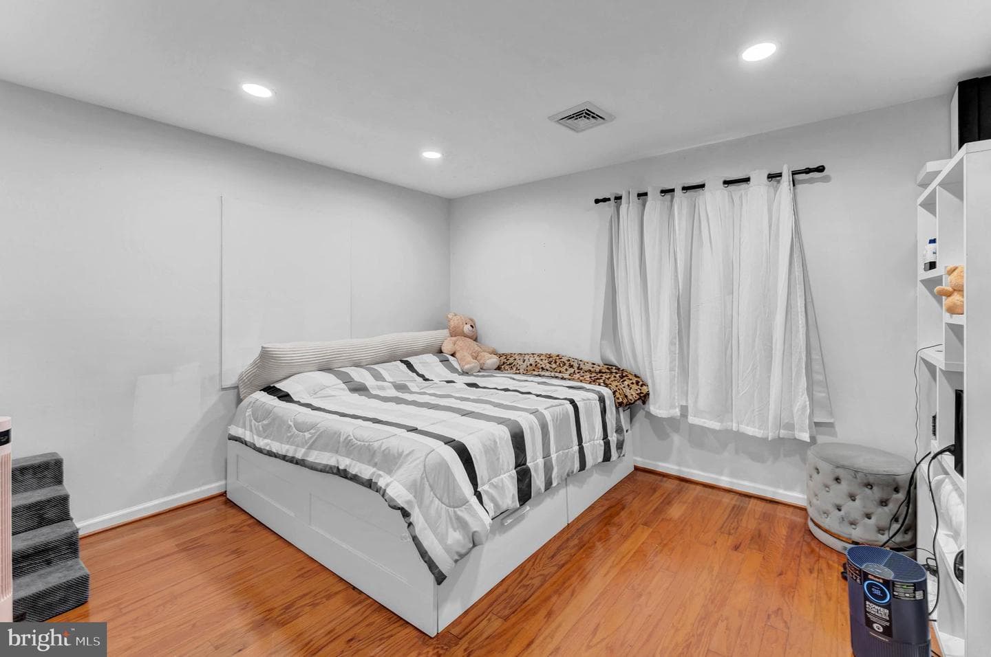 7415 Hastings Street photo 17