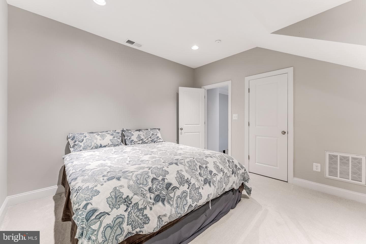 105 Heglar Oaks Court photo 56