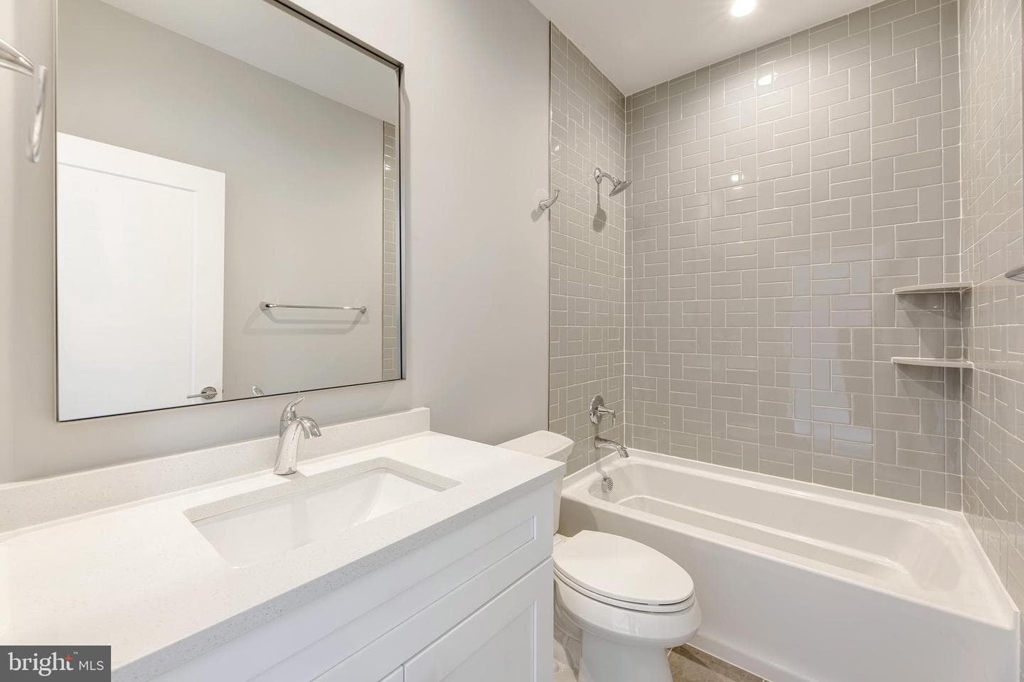 125 Casmar Street SE photo 28