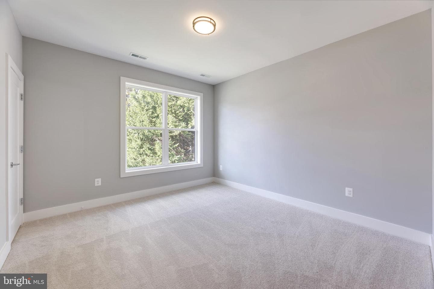 125 Casmar Street SE photo 29
