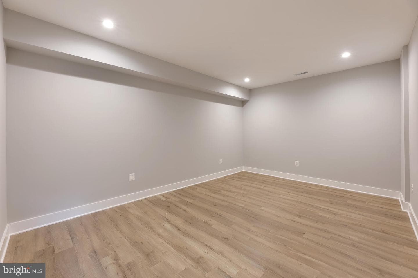 125 Casmar Street SE photo 39