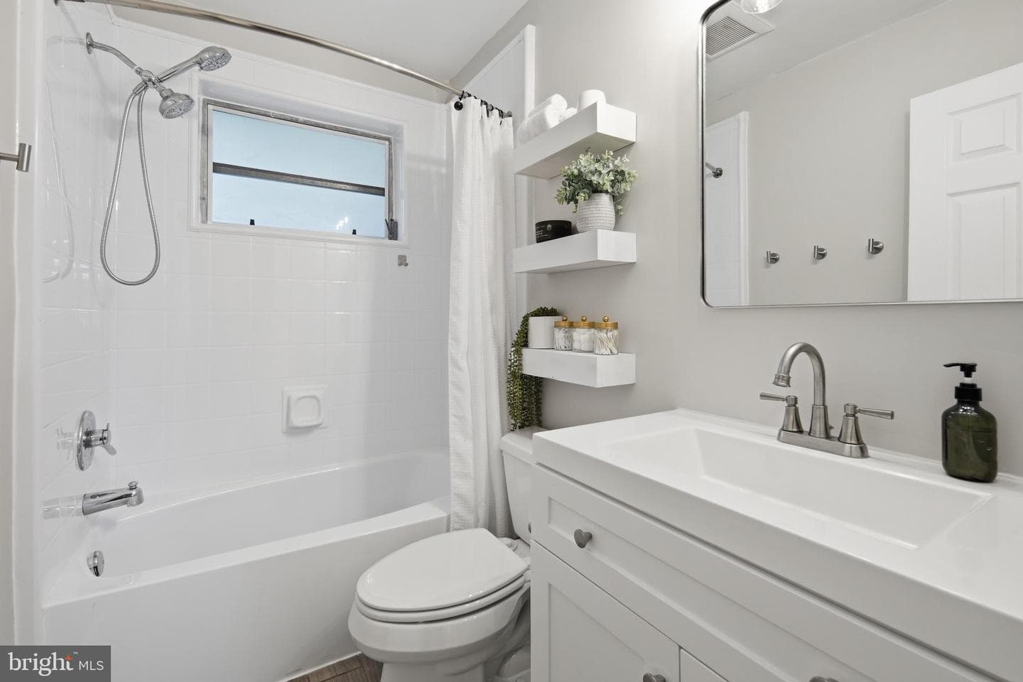 6368 Hillcrest Place photo 12