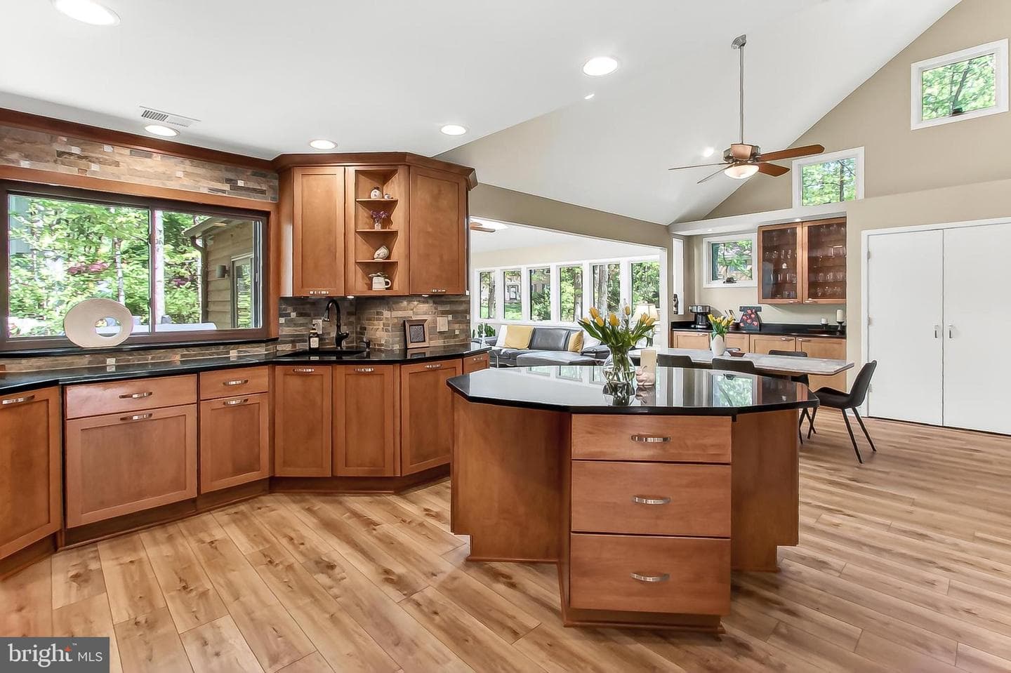 10714 Midsummer Drive photo 2
