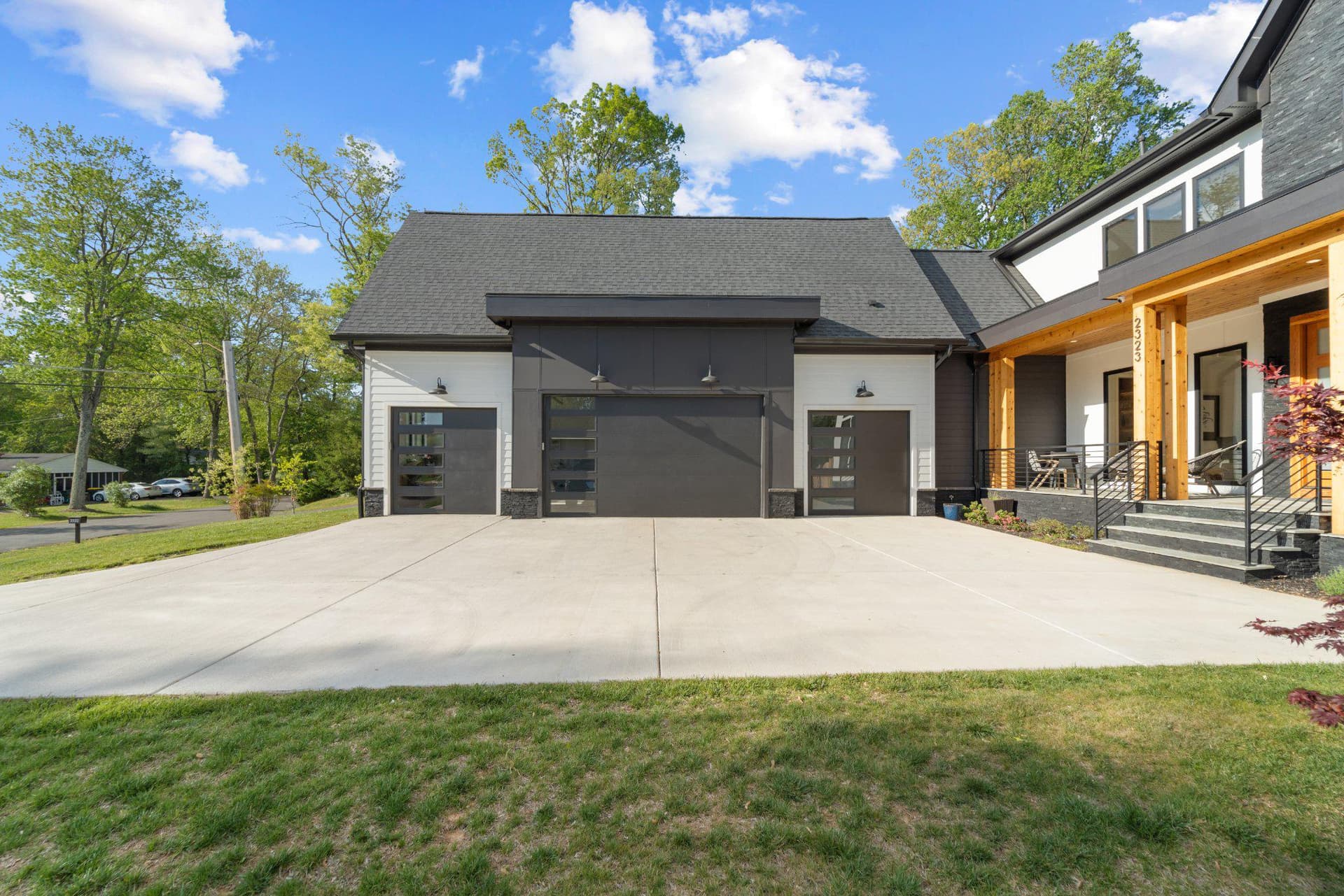 2323 Stryker Avenue photo 2
