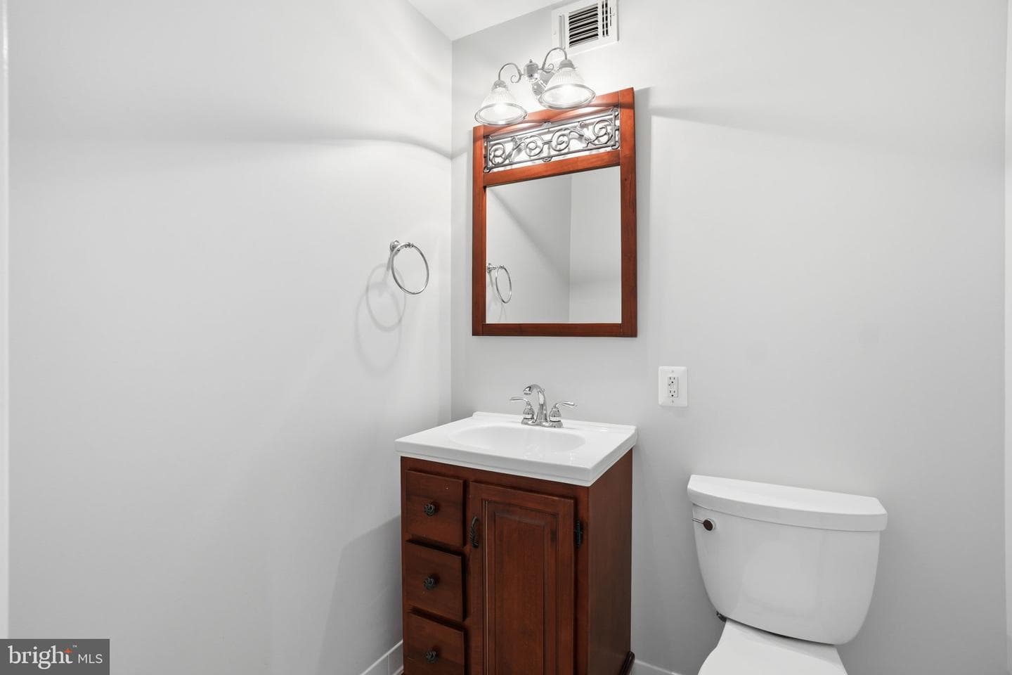 8613 Vernon Avenue photo 36