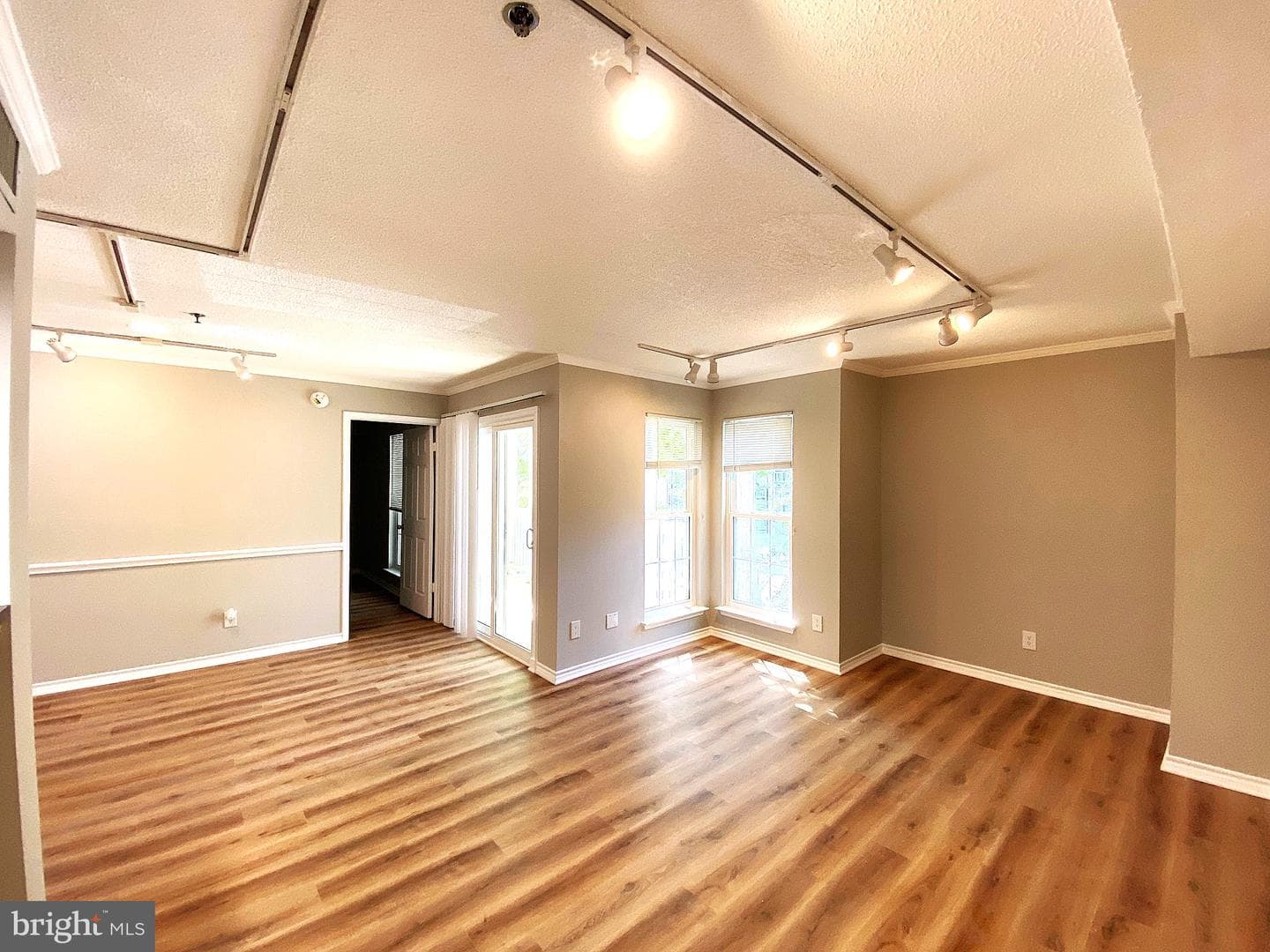 1524 Lincoln Way #209 photo 4