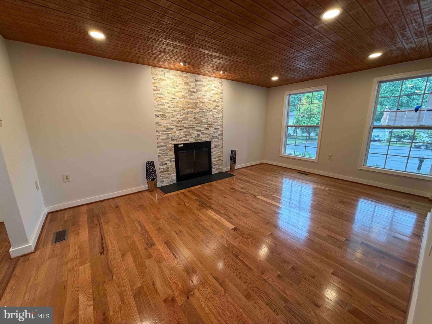 2283 Dosinia Court photo 8