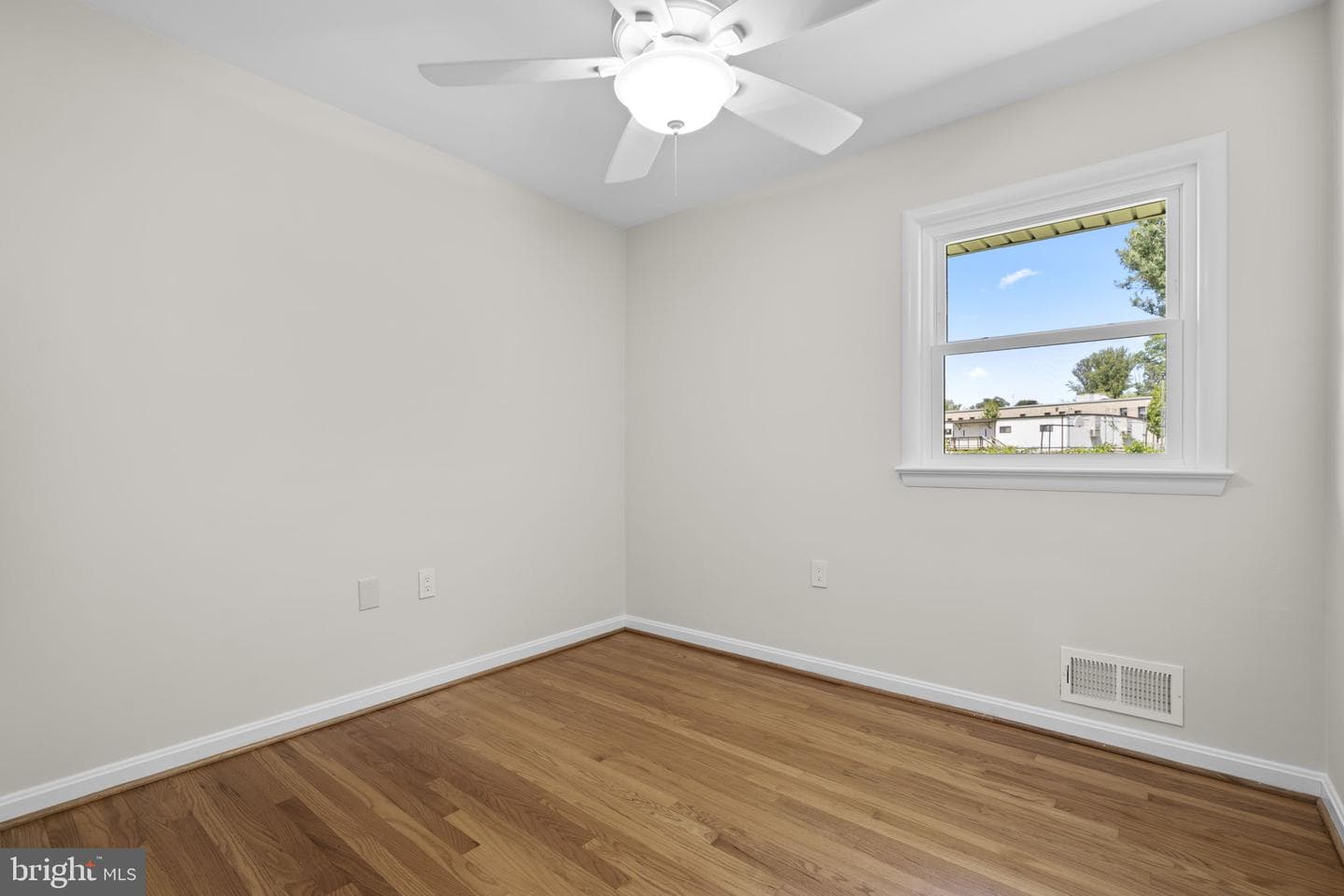 7530 Fairwood Lane photo 20
