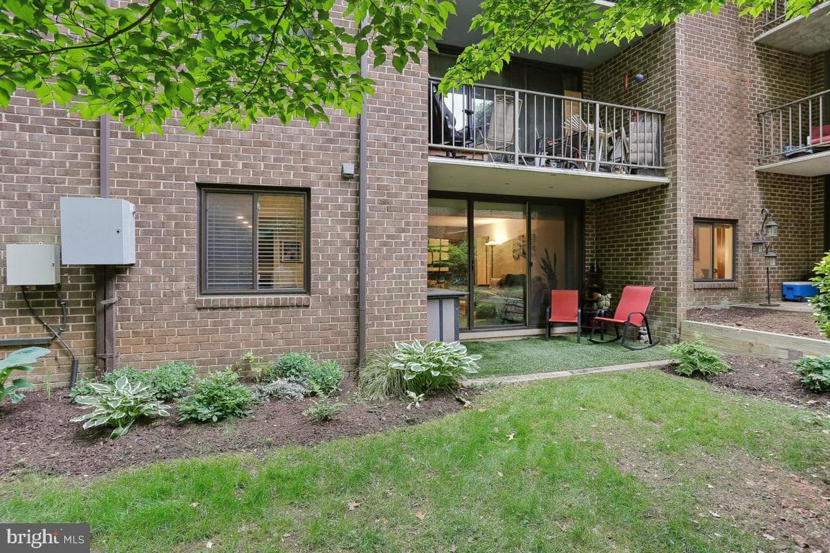 1527 Northgate Square photo 25
