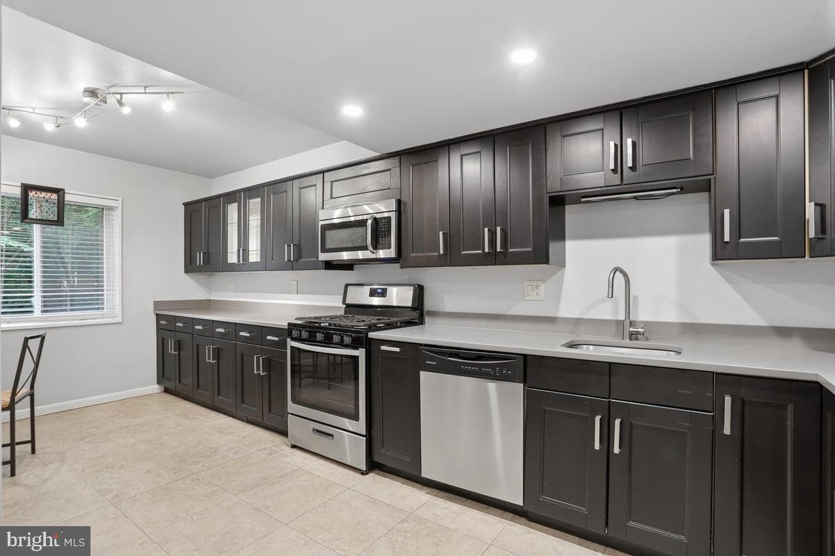 1527 Northgate Square photo 4