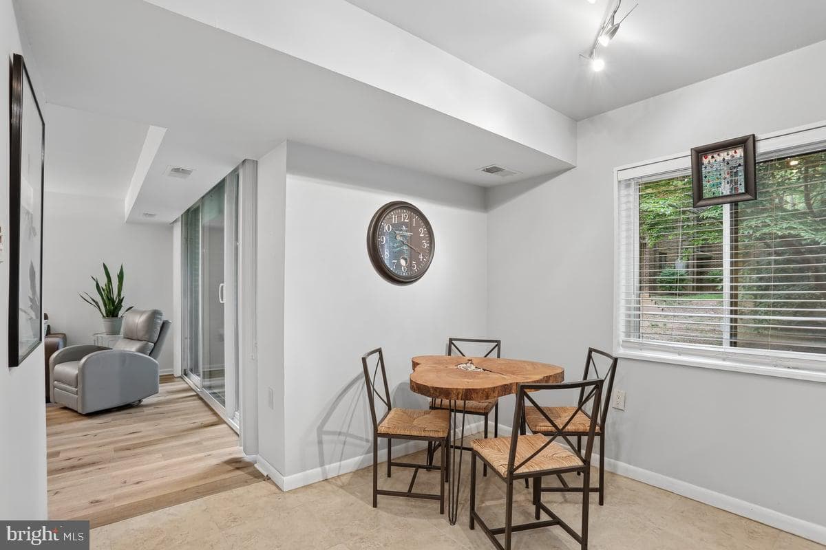 1527 Northgate Square photo 6