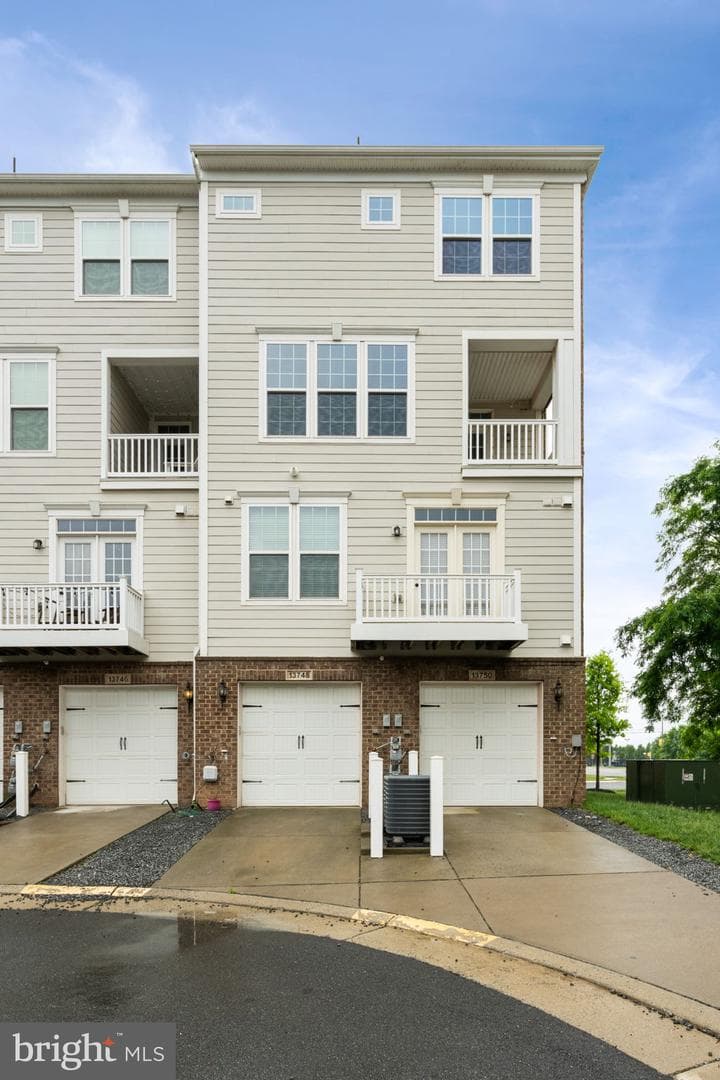 13748 Atlantis Street photo 37