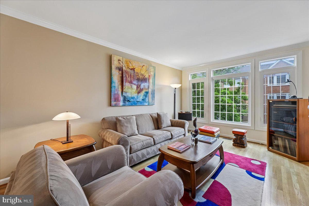 6488 Sharon Kay Court, Alexandria