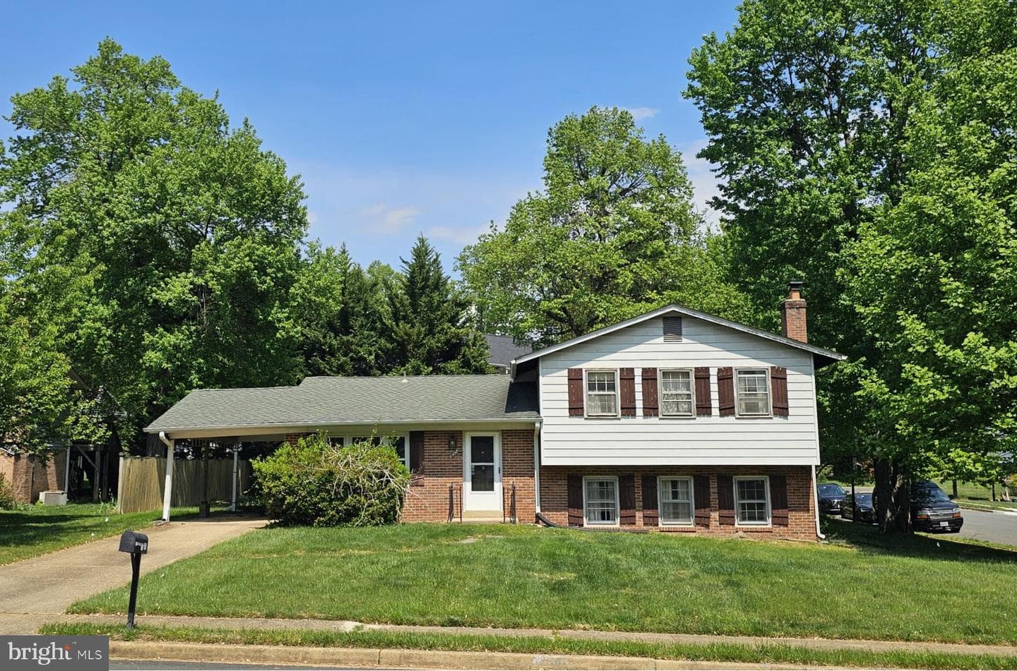 900 Carole Court SE, Vienna