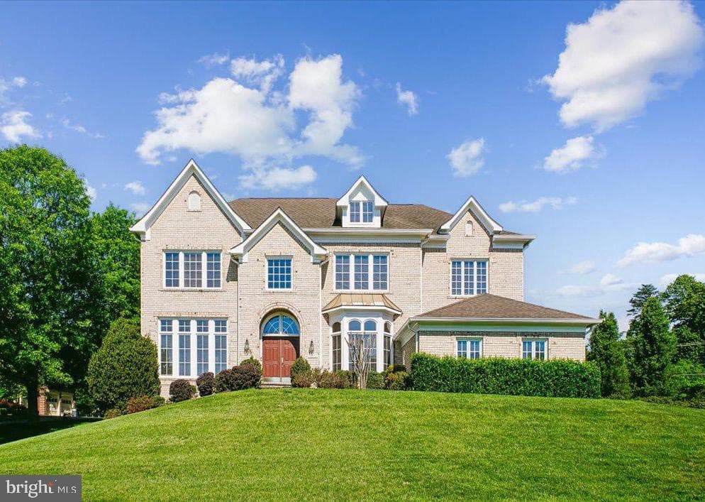 11040 Heathland Drive, Oakton