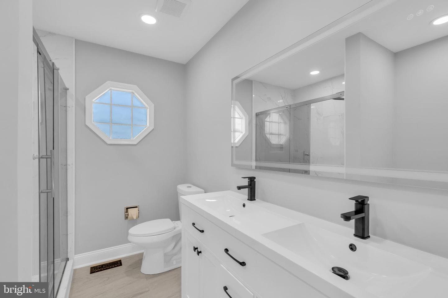 6458 Woodmere Place photo 14