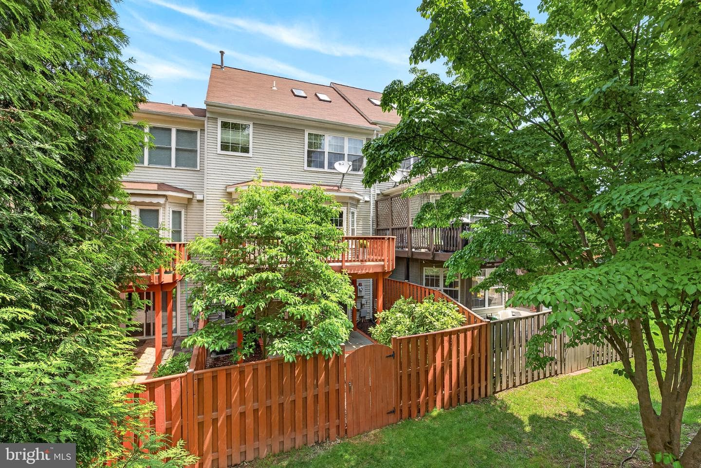 7412 Gillingham Row photo 45