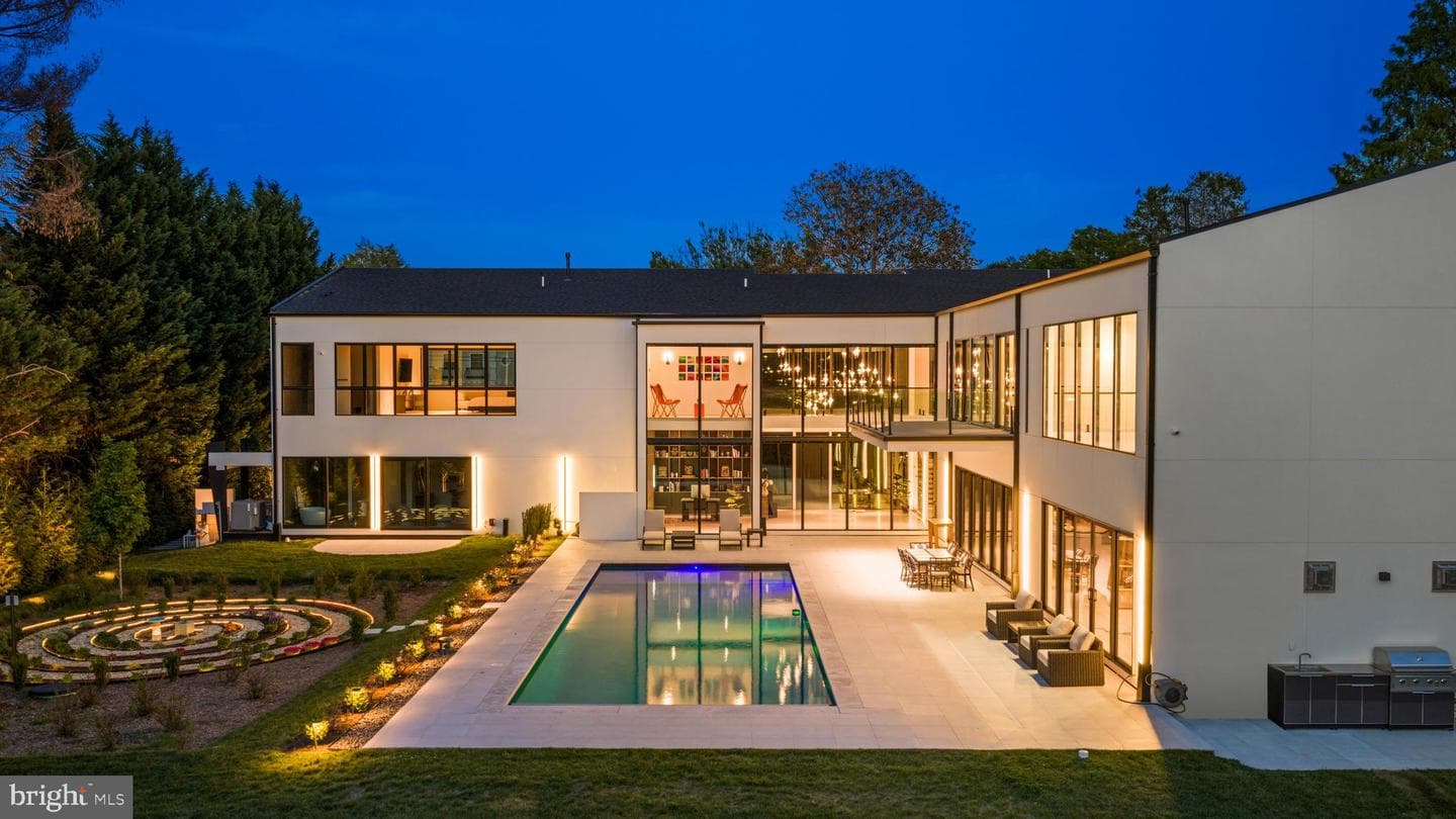 8970 Brook Road, Mclean