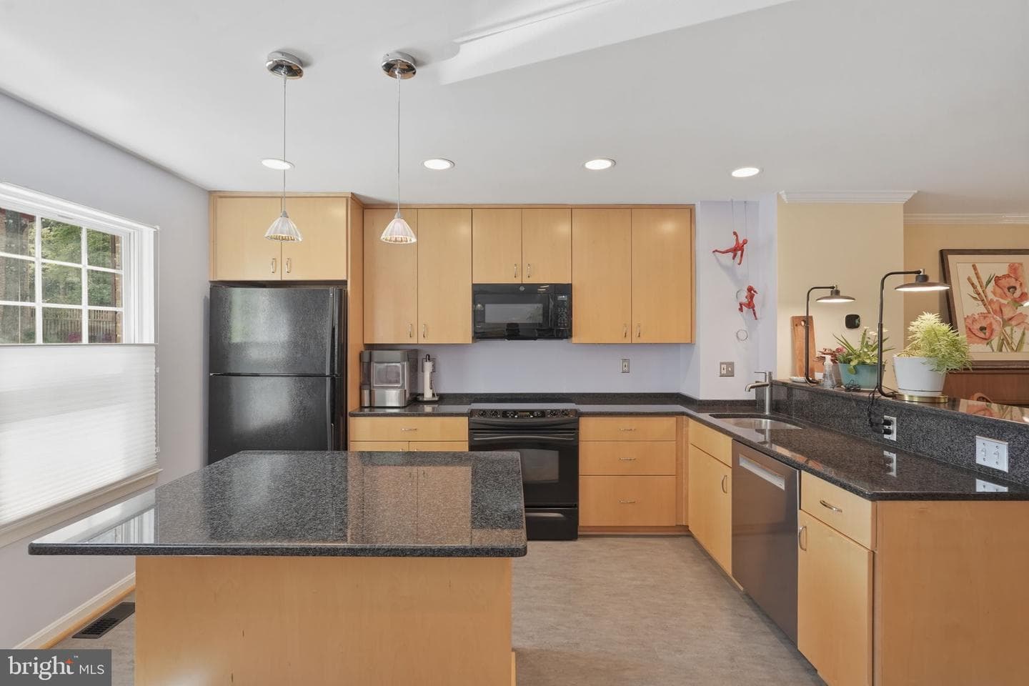 6086 Heatherwood Drive photo 9