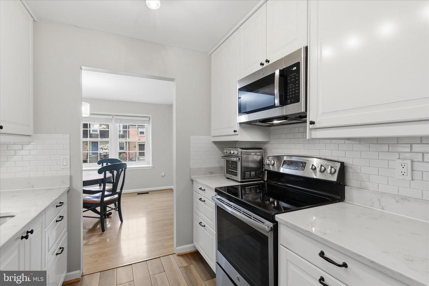 10256 Friendship Court photo 11