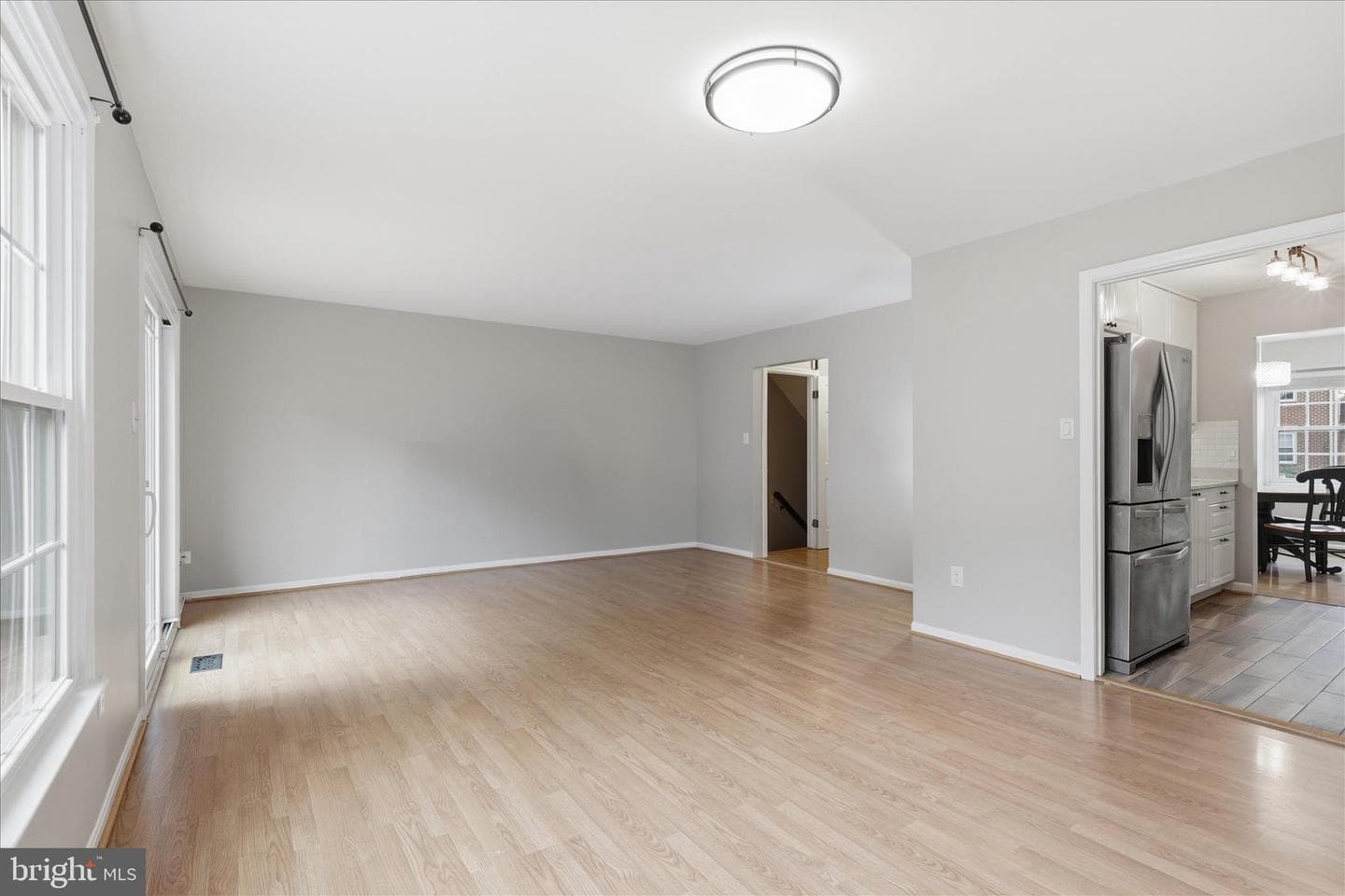 10256 Friendship Court photo 12
