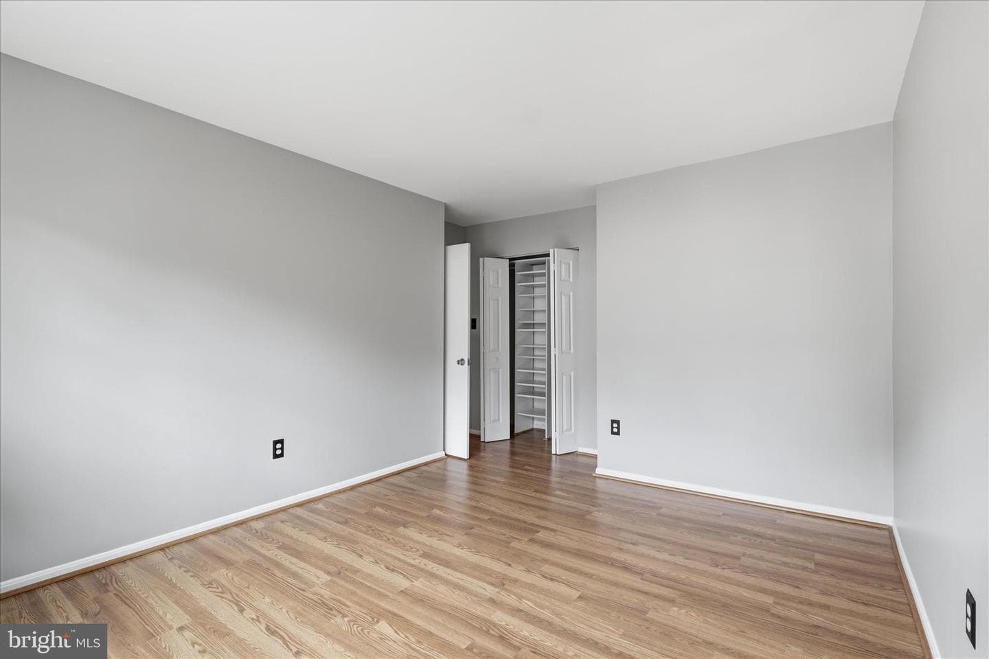 10256 Friendship Court photo 22