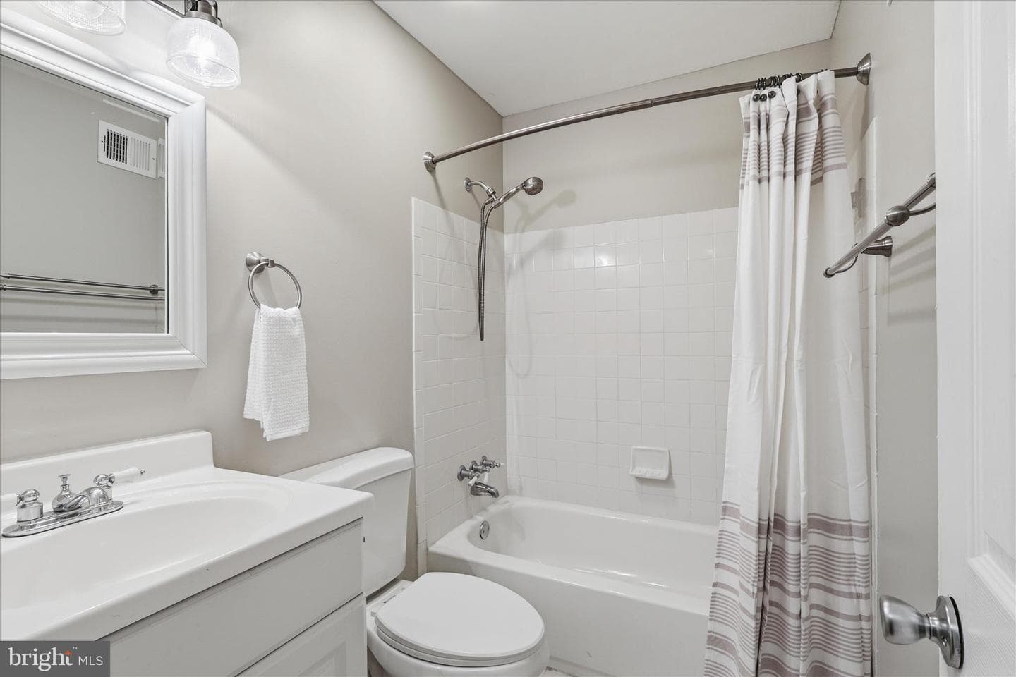 10256 Friendship Court photo 25