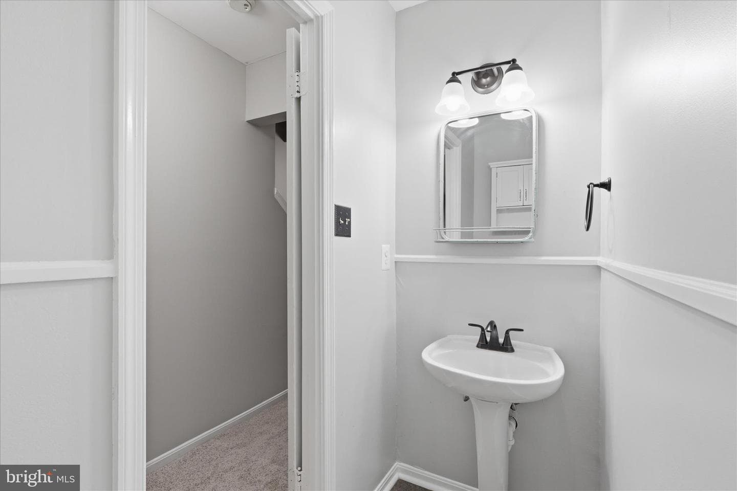 10256 Friendship Court photo 29