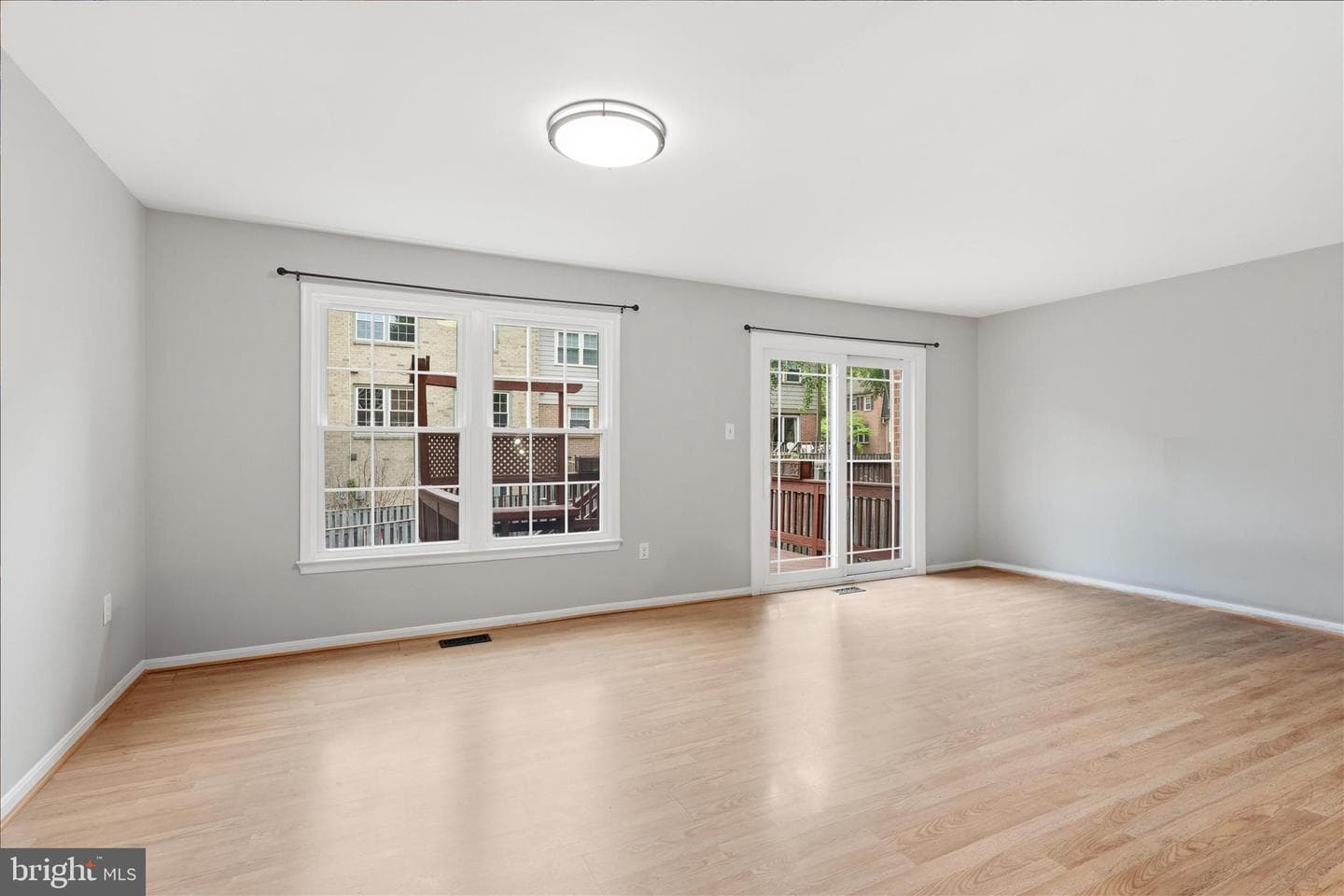 10256 Friendship Court photo 3