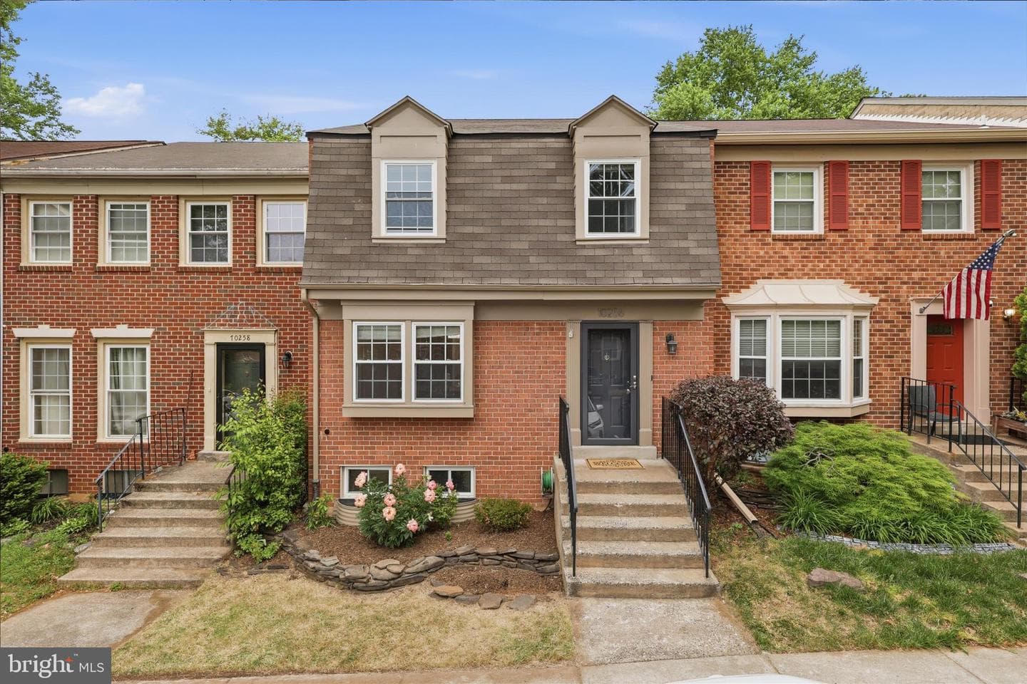 10256 Friendship Court photo 4