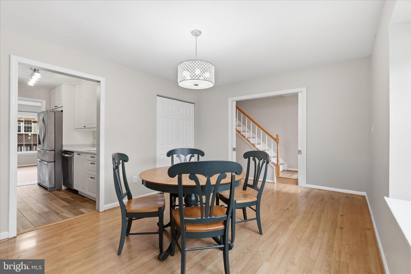 10256 Friendship Court photo 6