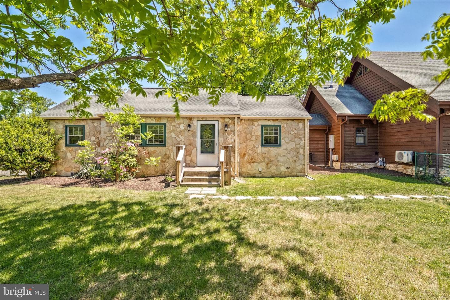 3432 Memorial Street photo 3