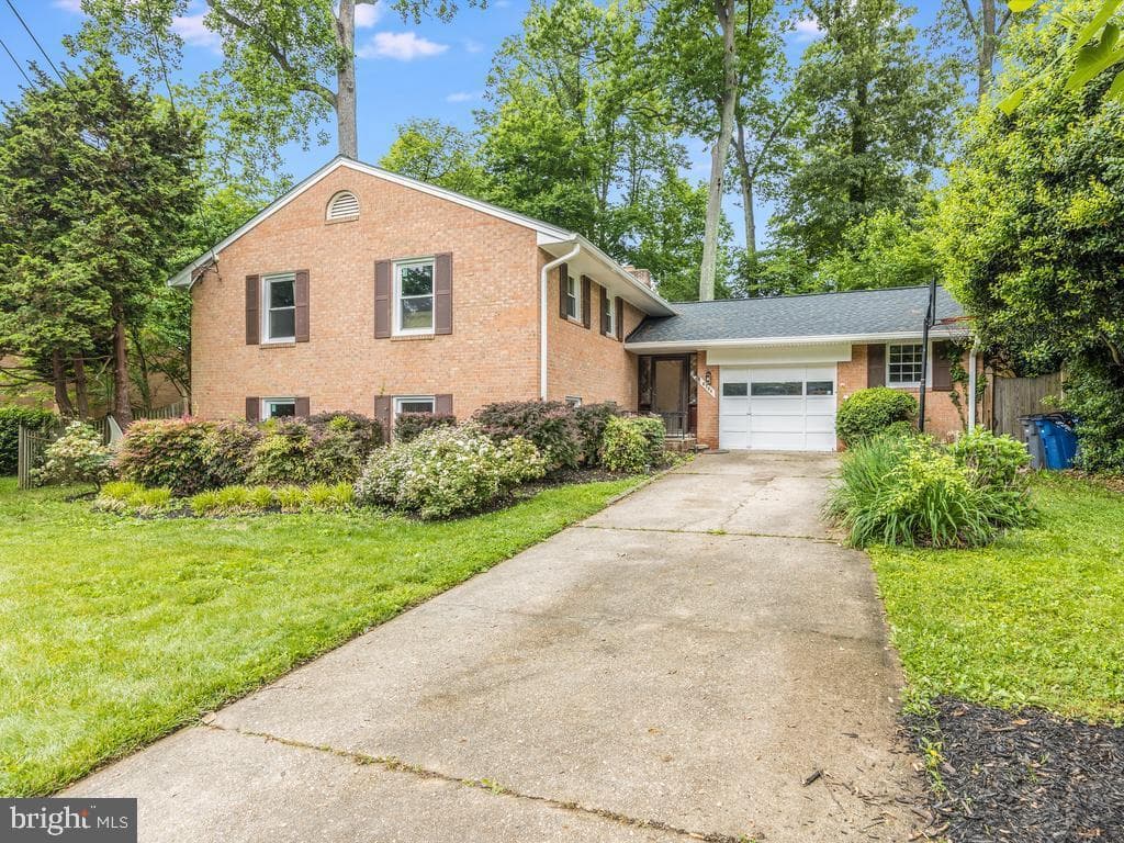 8706 Braeburn Drive, Annandale