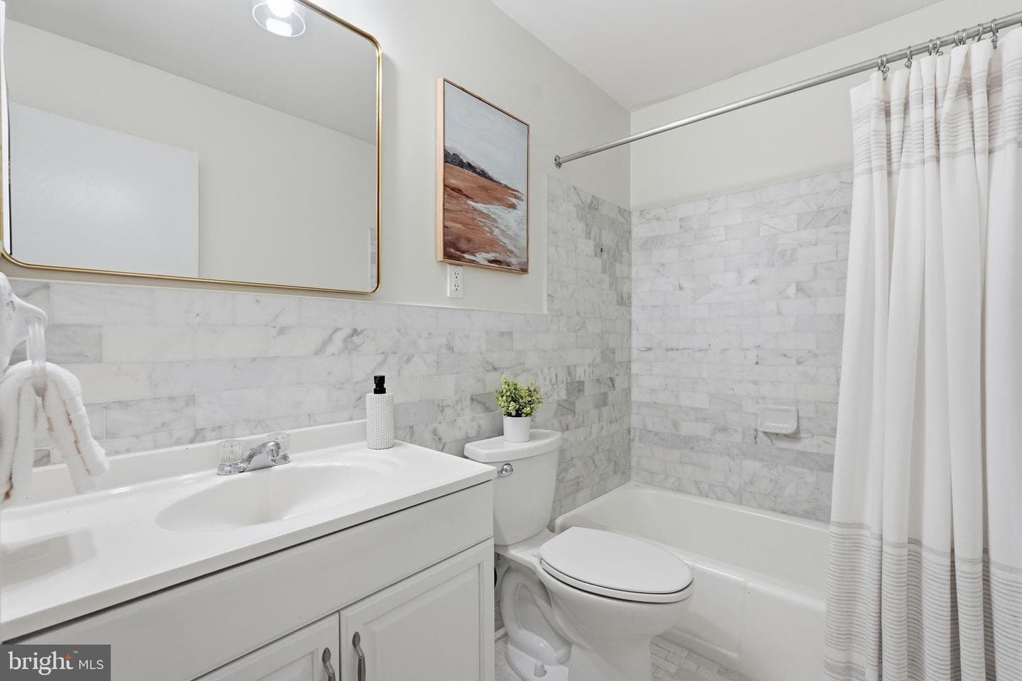 3425 Bedivere Court photo 20