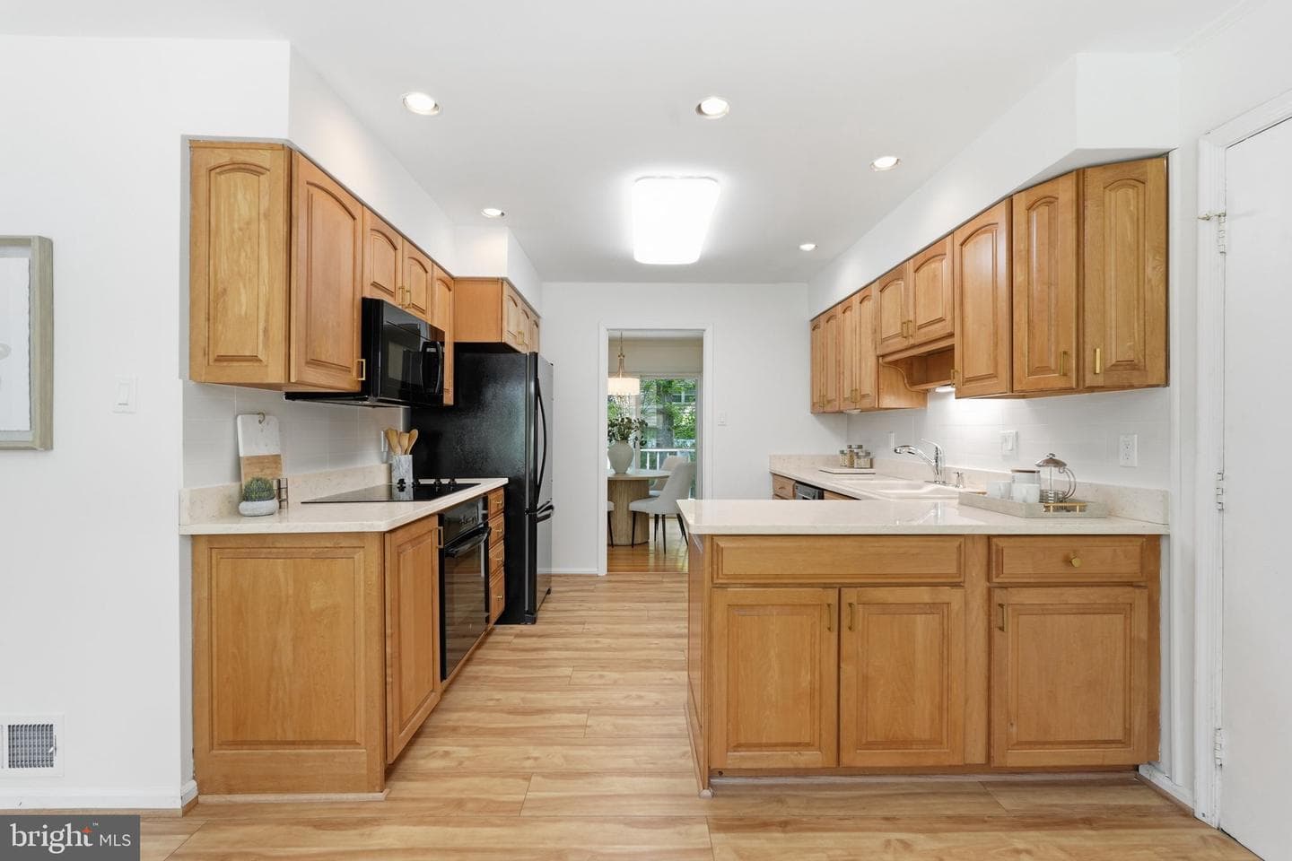 3425 Bedivere Court photo 26