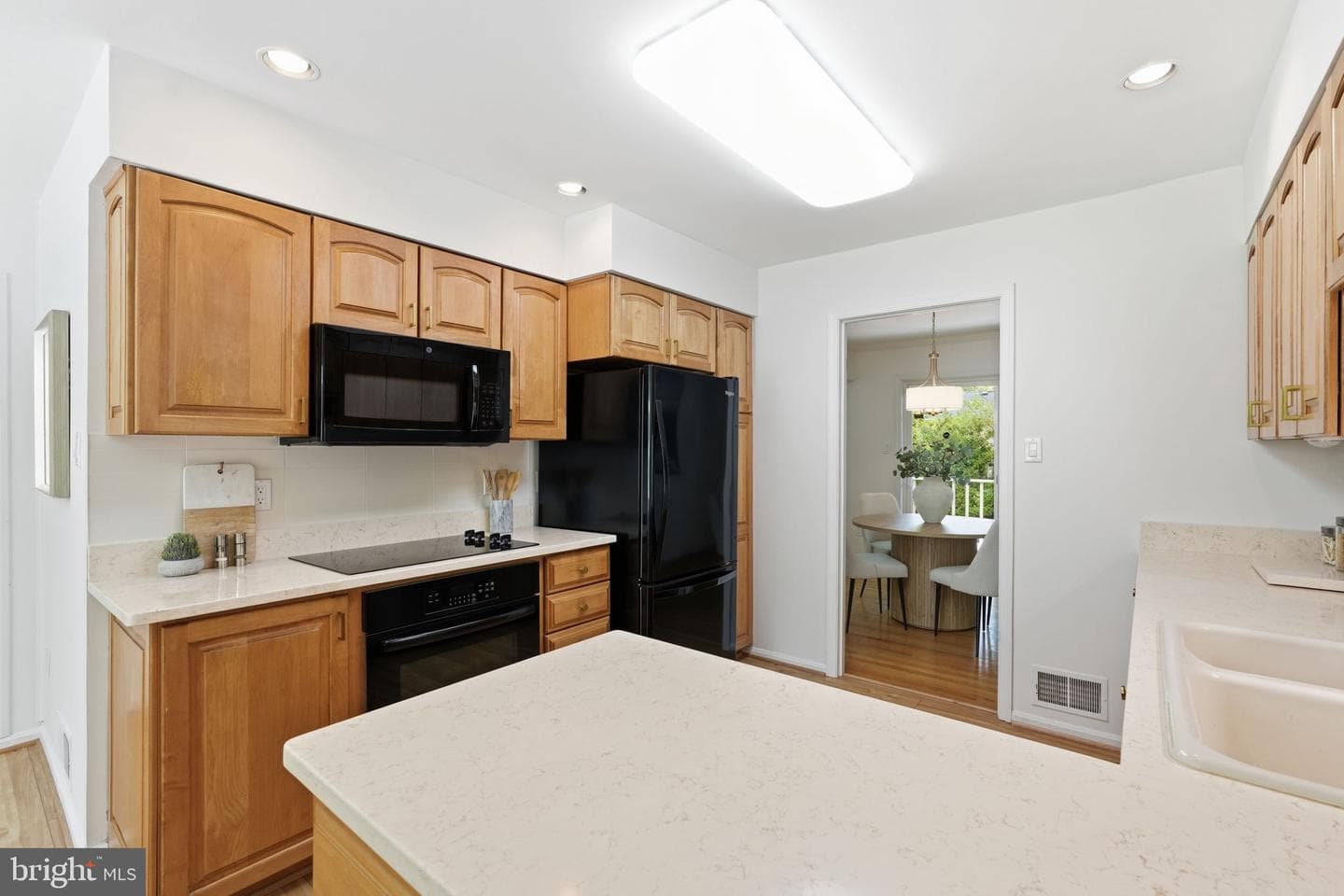 3425 Bedivere Court photo 27
