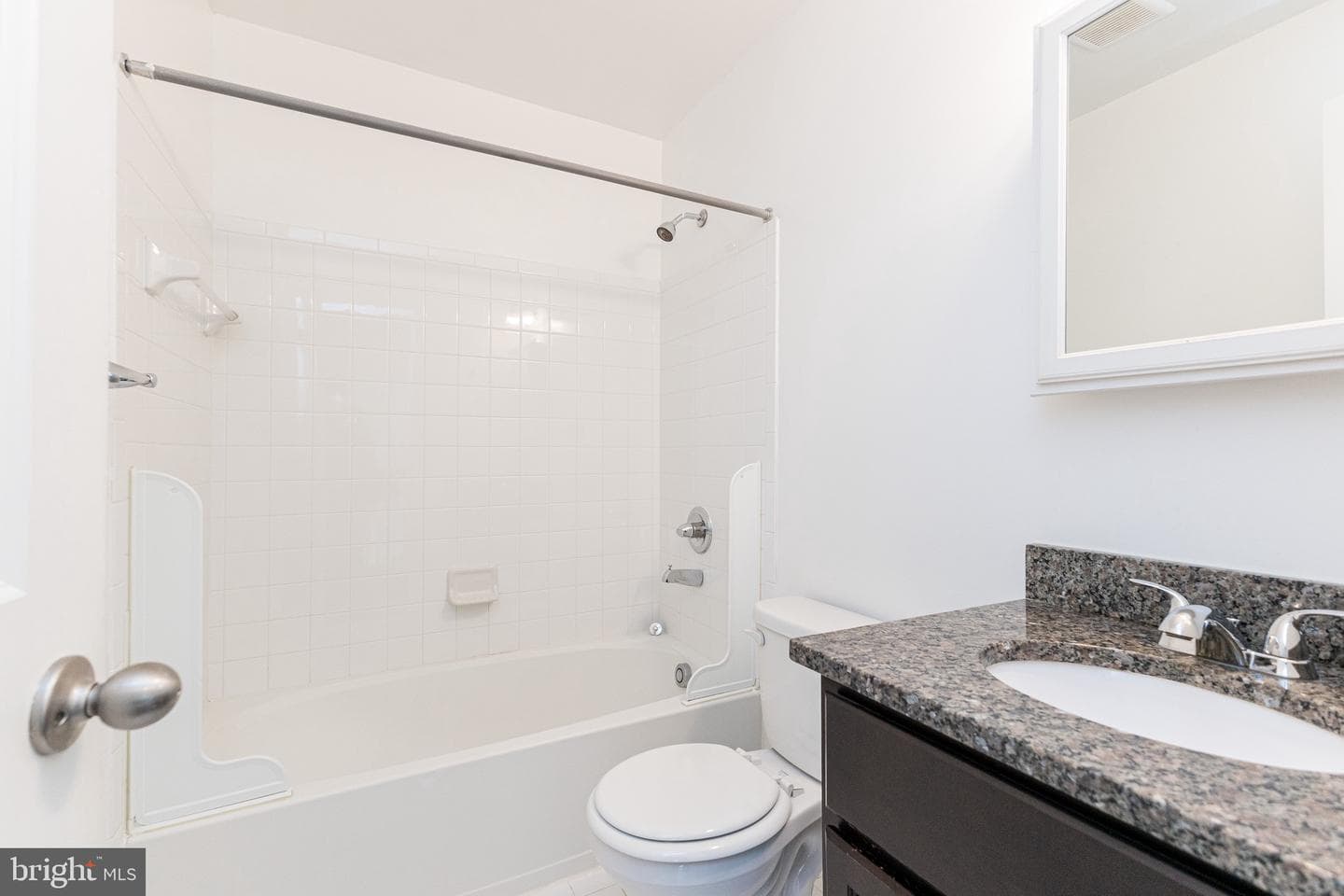 1024 Queens Court photo 18