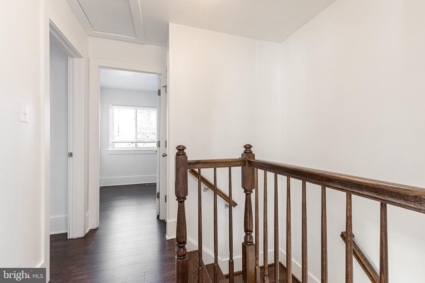 1024 Queens Court photo 21
